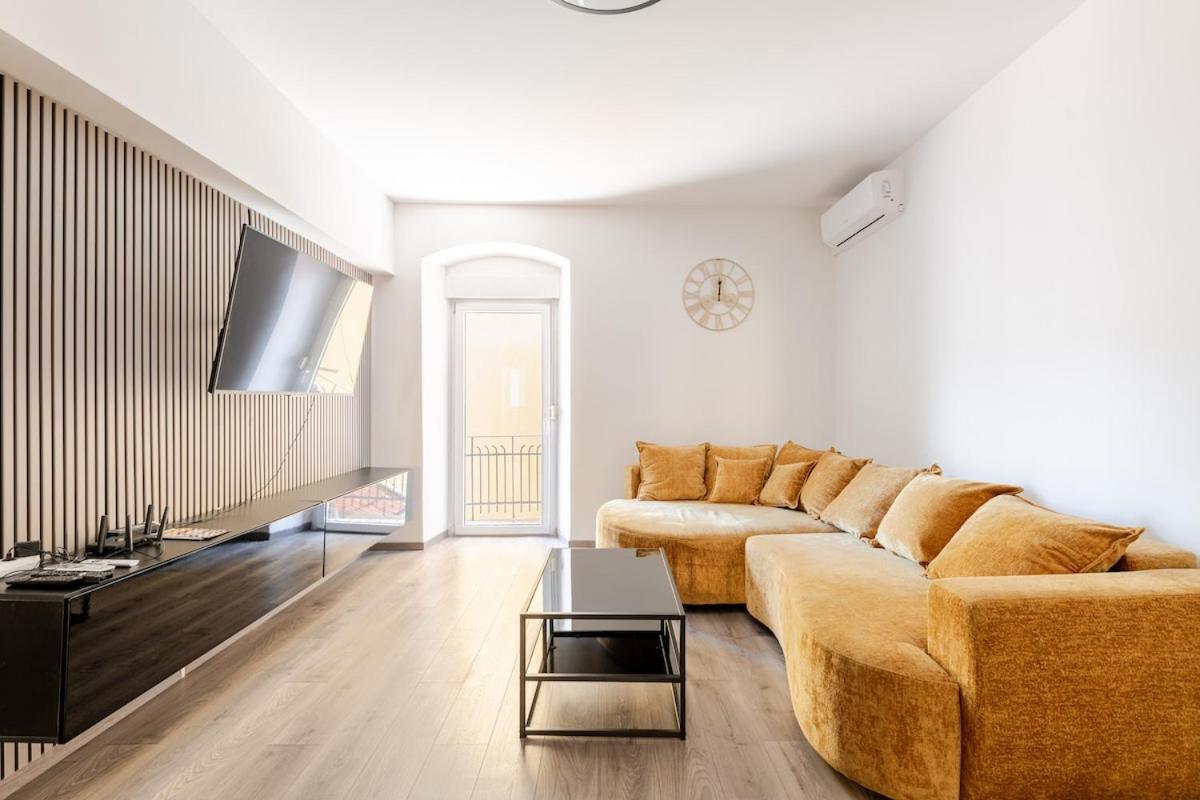 Gaby In Center Of Appartement Split
